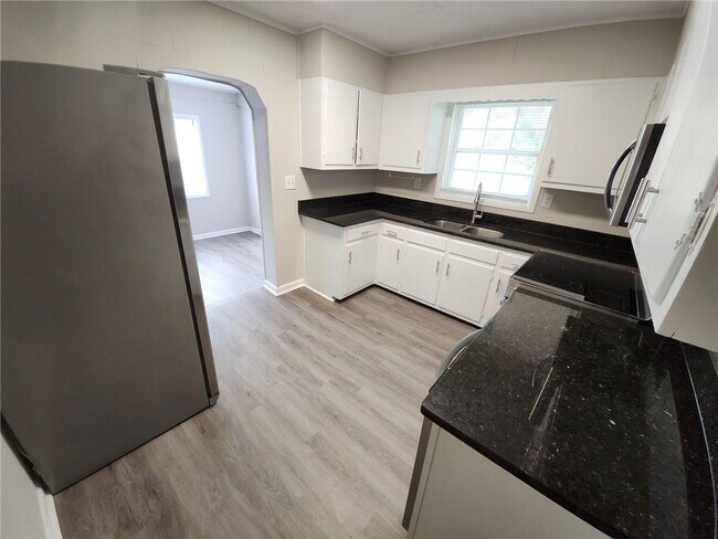 Building Photo - 2879 Port Royal Ln