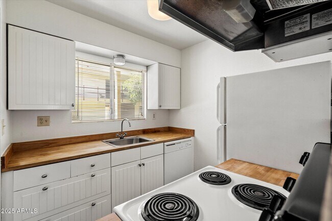 Building Photo - 4630 N 68th St