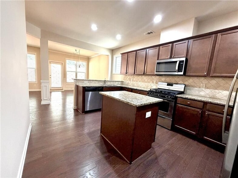 Building Photo - 6215 Crested Moss Dr