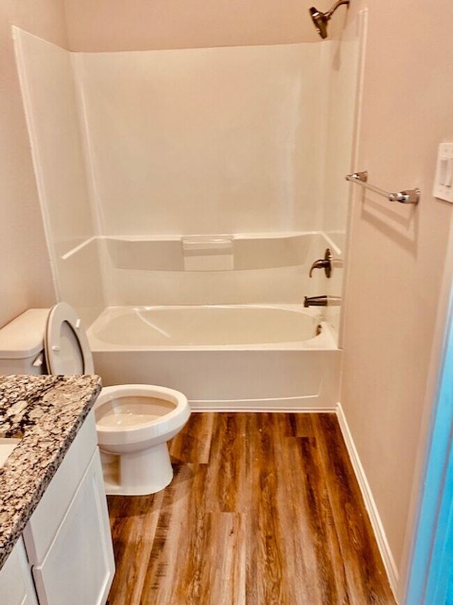 Building Photo - NEW 3 BEDROOM 2 BATH LEASE HOME IN WILLIS
