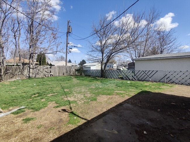 Building Photo - Cute and Cozy Updated Duplex in Kennewick ...