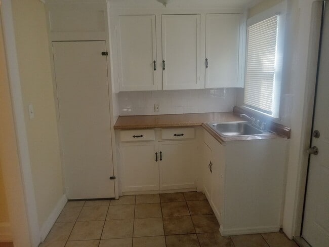 Building Photo - 2 bedroom  in St. Pete