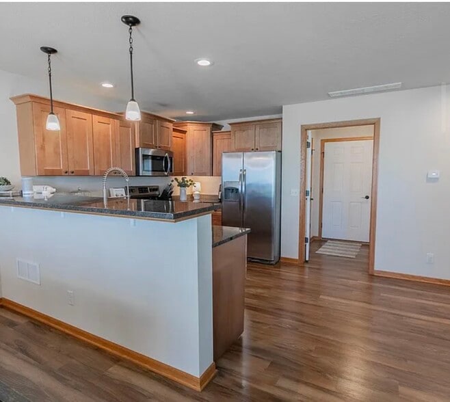 Building Photo - 8767 Ridge Hollow Dr