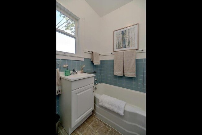 Building Photo - Charming Home next to Co-Op