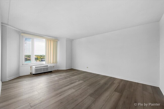 Building Photo - 1 Renaissance Pl