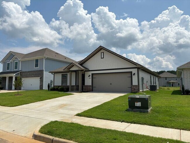Building Photo - Look and lease in Athens