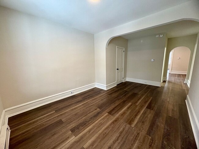 Building Photo - 320 S Ann St