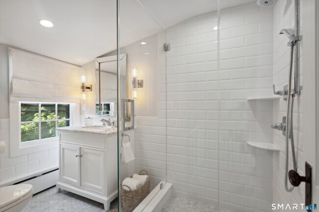 Building Photo - 106 Patterson Ave