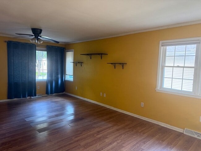 Building Photo - 2125 Brentwood Dr