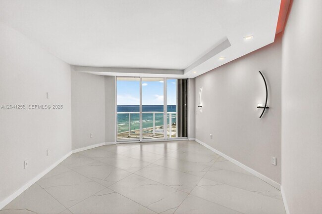 Building Photo - 16445 Collins Ave