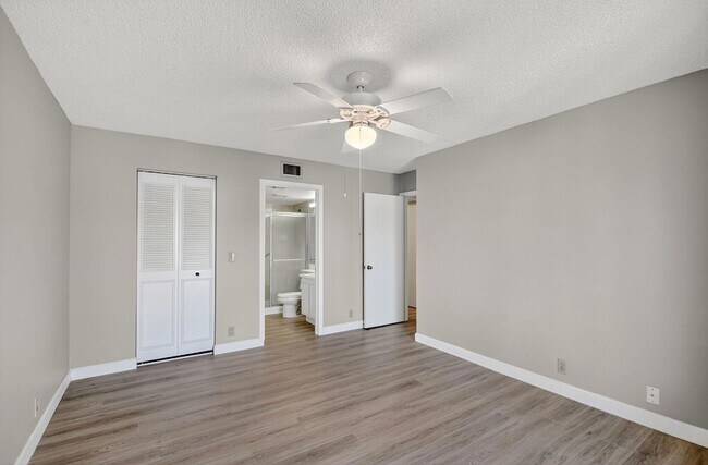 Building Photo - 805 Sky Pine Way