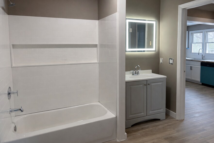 Building Photo - 427 Pleasant Ave