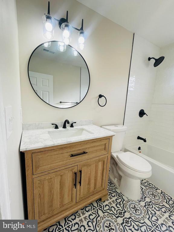 Building Photo - 3600 Malden Ave