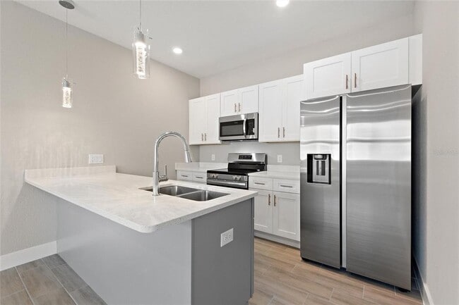 Building Photo - 740 Fraser Ct