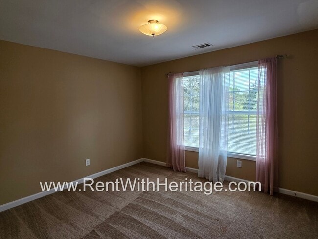 Building Photo - Gorgeous 5bd /3.5 bath Home/ Upgrades Galore/ Attention to Detail/ Great Location