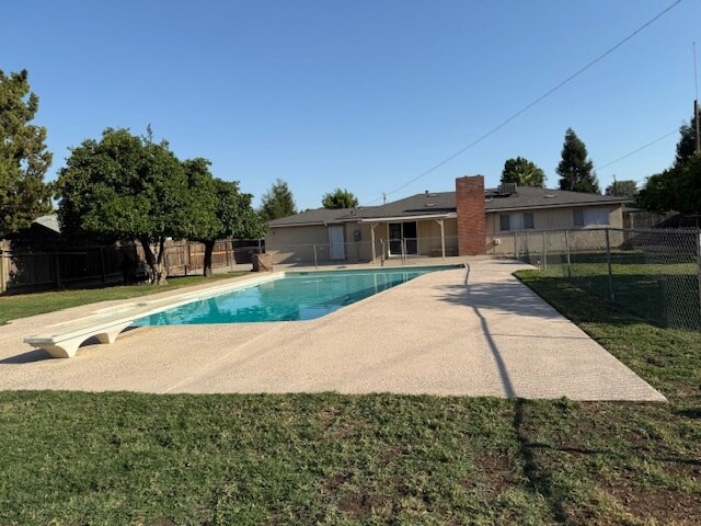 Building Photo - 4802 W Kaweah Ave