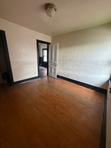 Building Photo - 2647 S 28th St