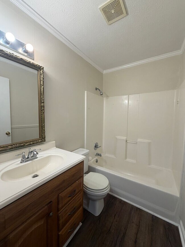 Building Photo - 4063-4063 Wynn St