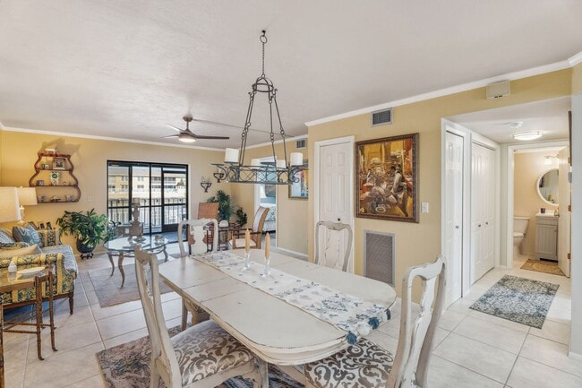 Building Photo - 2 Bed 2 Bath waterfront Condo