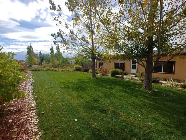 Building Photo - 3 Bd 2 Bath Home with Amazing Views in Marsing