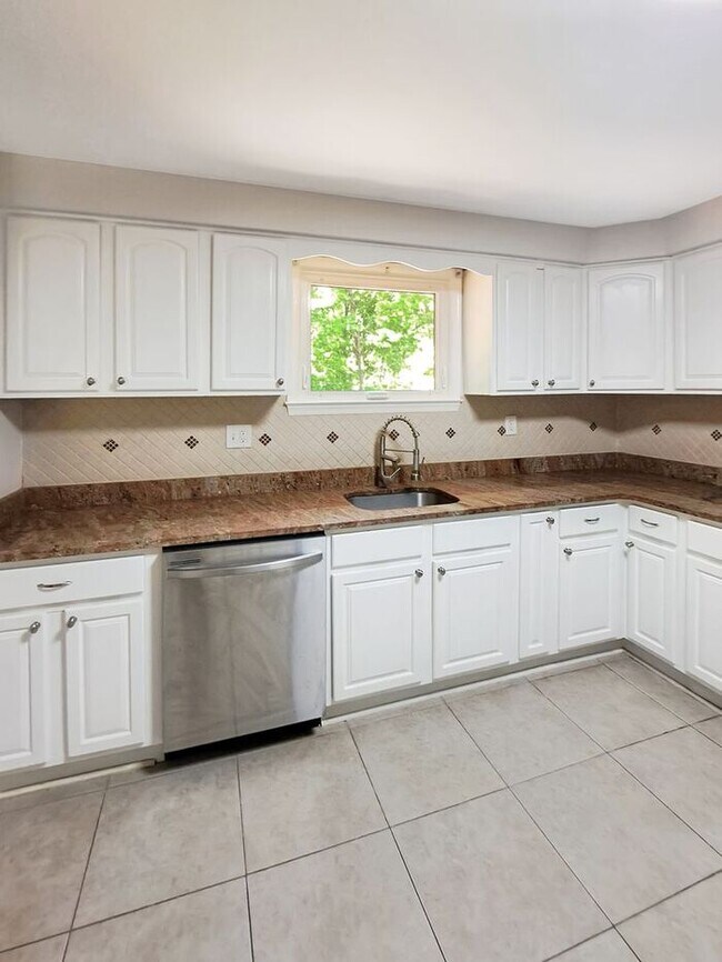 Building Photo - Coming Soon! Attractive Mid Century Modern...