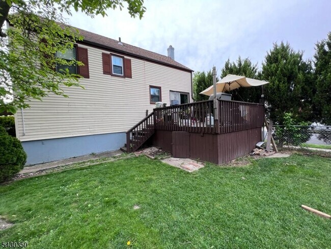 Building Photo - 301 W Elm St