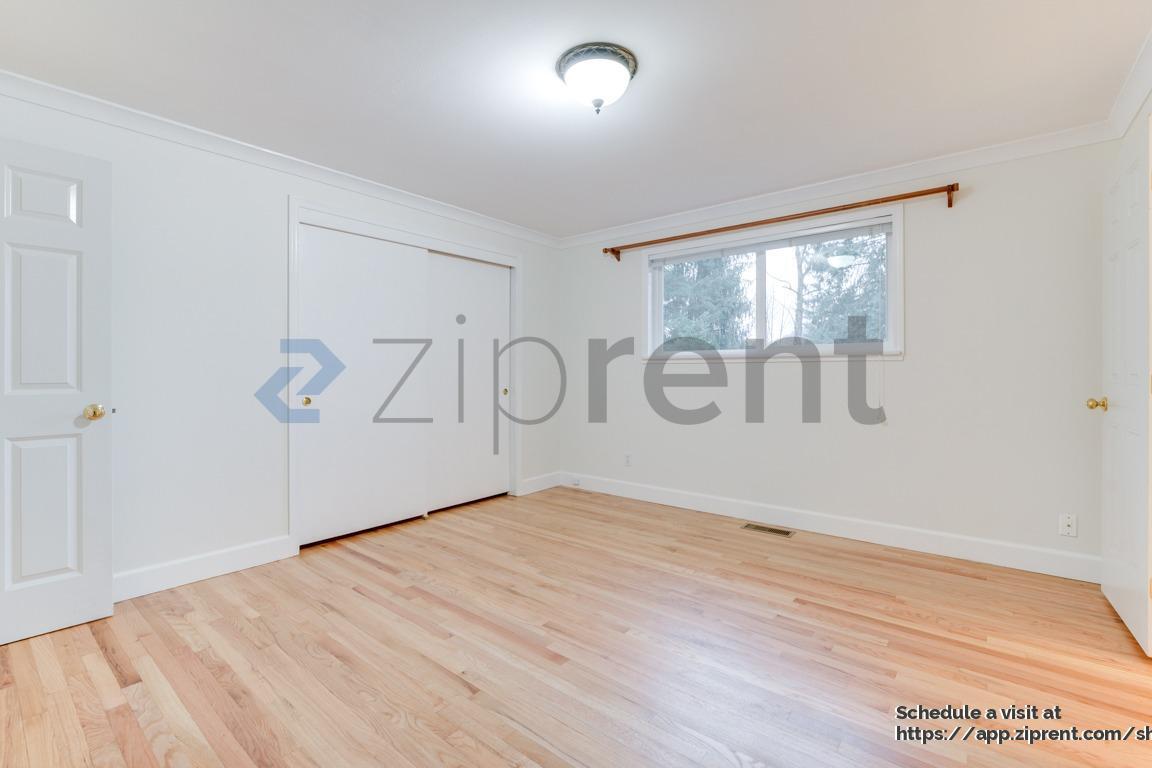 Building Photo - 380 Mt Defiance Cir SW