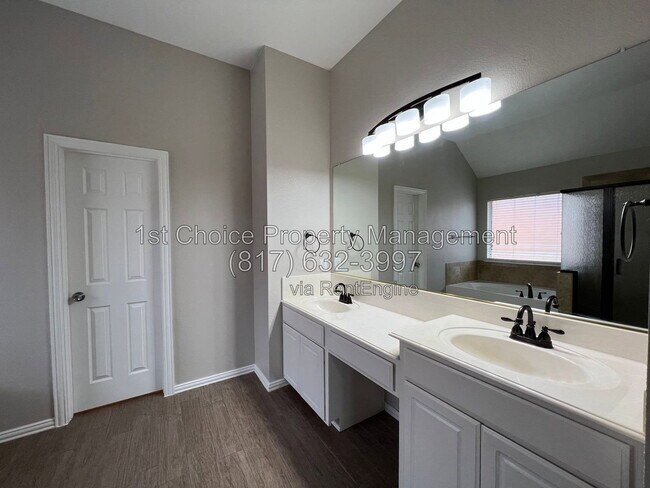 Building Photo - 5312 Scenic Point Dr