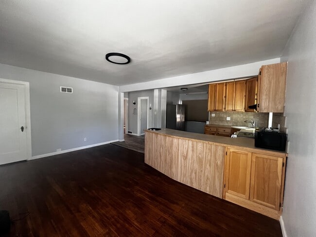 Building Photo - 2127 3rd Ave N