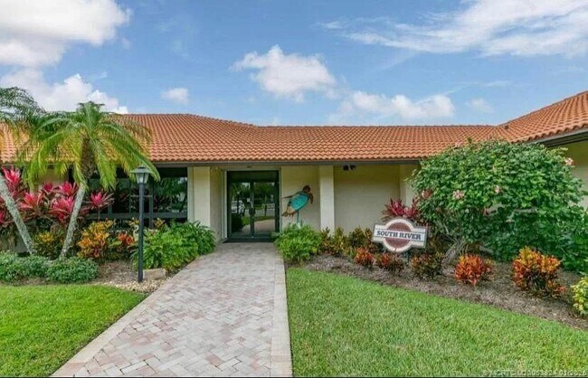 Building Photo - 641 SW South River Dr