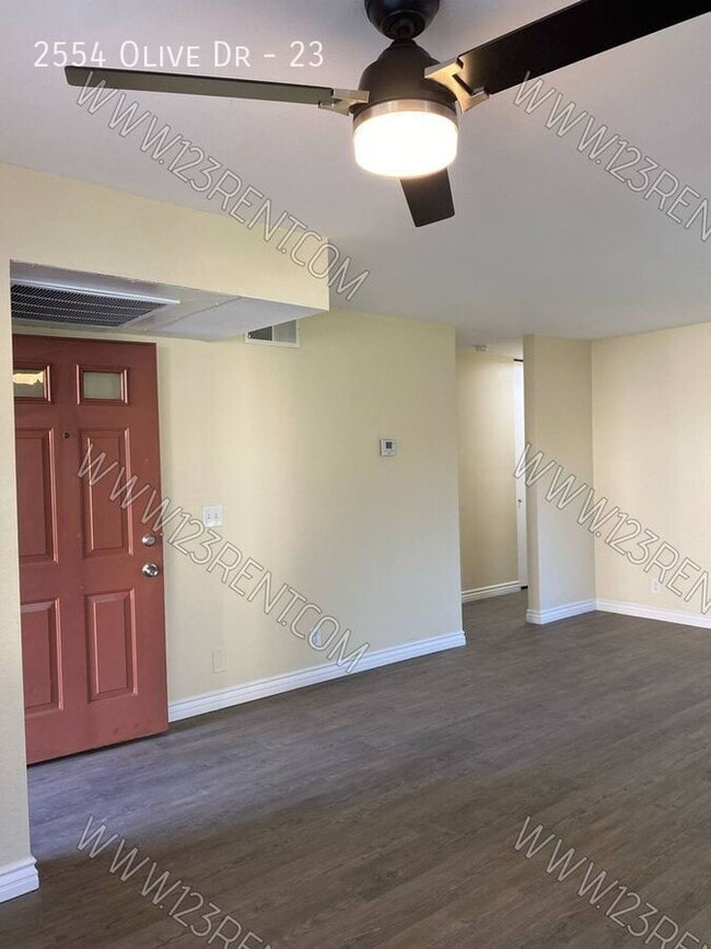 Building Photo - 2554 Olive Dr