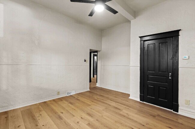 Building Photo - For Rent: Spacious 4 Bedroom Home in South...