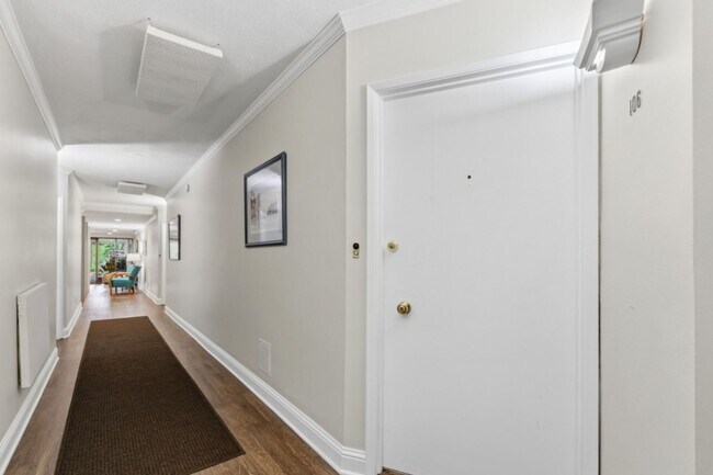 Building Photo - 1Bd/1Ba Edmonds Condo