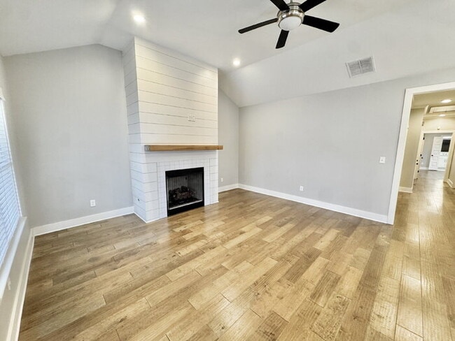 Building Photo - 441 Josephine St