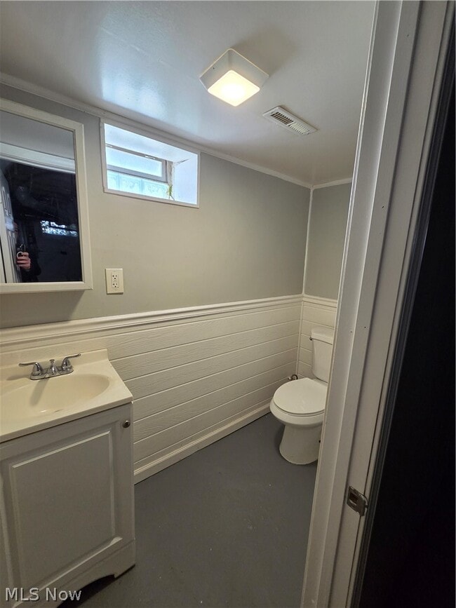 Building Photo - 3757 Grosvenor Rd