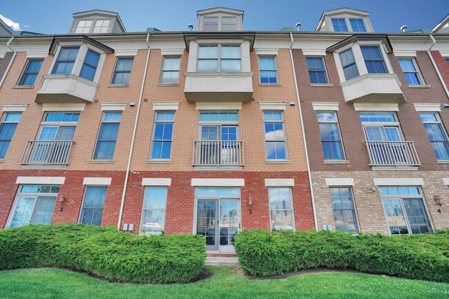 Building Photo - 3 Regency Pl