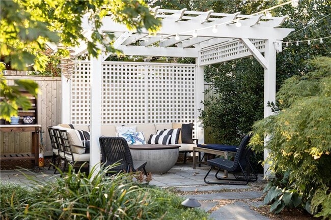 Building Photo - 96 3rd St