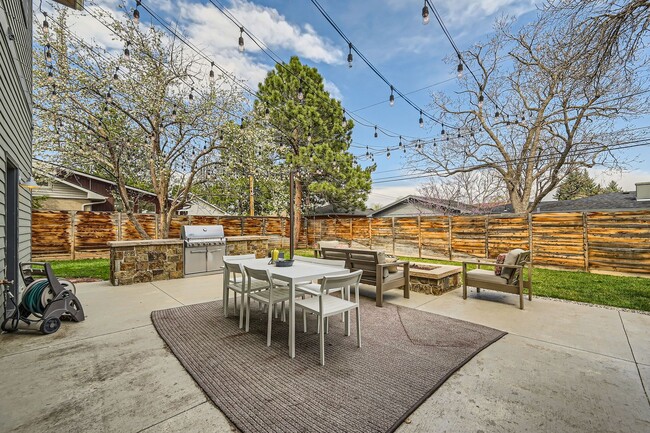 Building Photo - Refined Boulder Living - Furnished 5BDR Gem