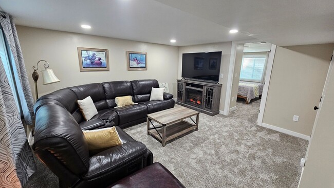 Building Photo - Fully Furnished 3 Bedroom Home in Coeur d'...