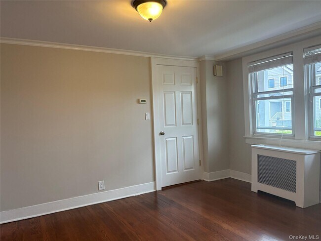 Building Photo - 19 Hall Ave