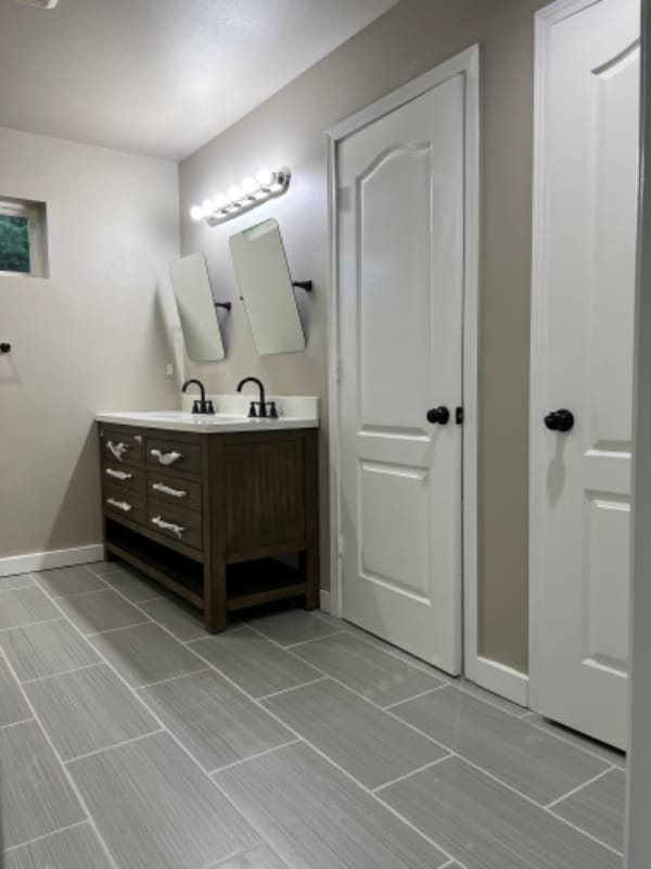 Building Photo - 12 Lake Louise Dr SW