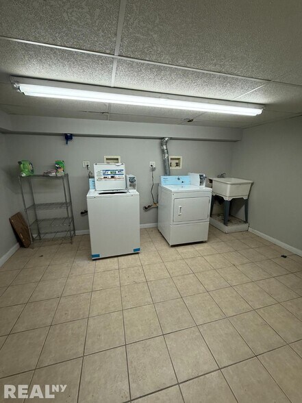 Building Photo - 140-71 Burden Crescent