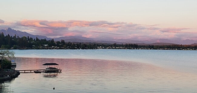 Building Photo - 1611 Vernon Rd