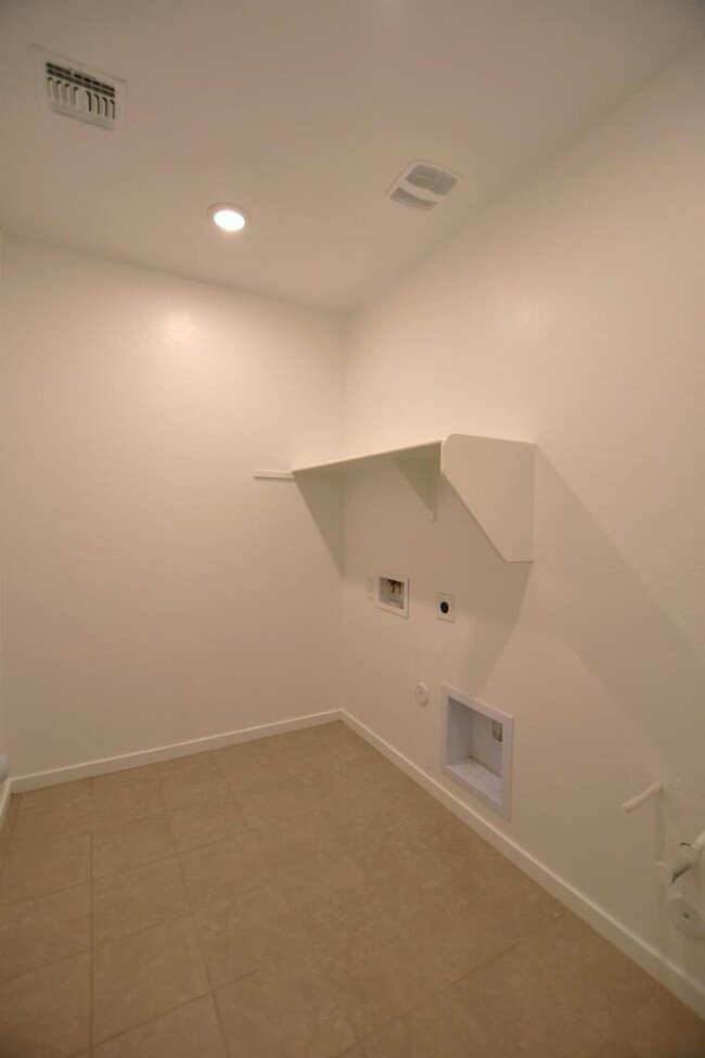 Building Photo - 4021 E Caitlin Dr