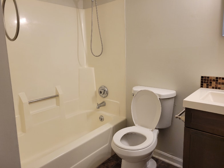 Building Photo - 6516 Six Mile Ln