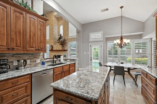 Building Photo - 2303 Chapelwood Dr