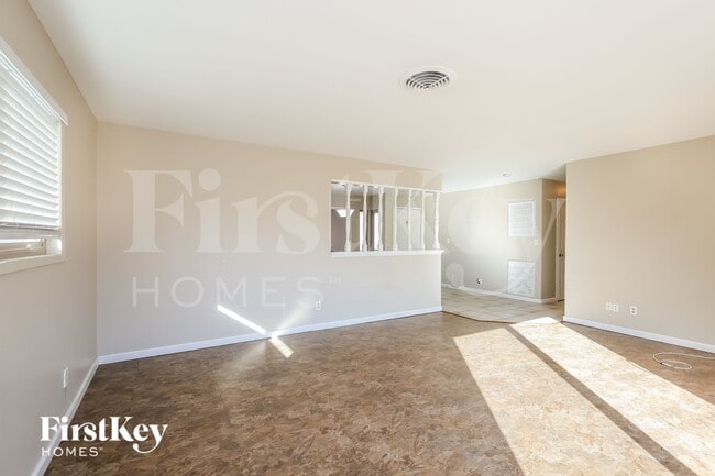 Building Photo - 5925 Pebble Beach Blvd