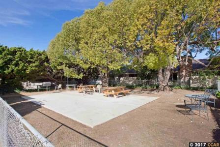 Building Photo - 4260 Clayton Rd