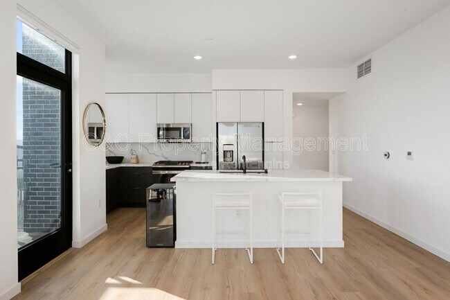 Building Photo - 52 Kirkwood Ave