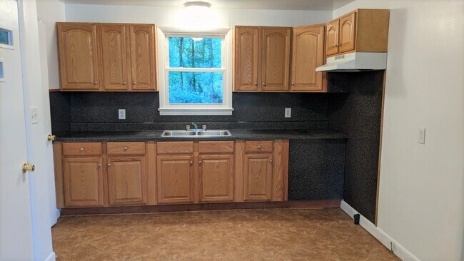 Building Photo - 1719 Providence Rd